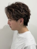 ヒュイル バイ ニアウ(Hwyl by Niau) メンズセンターパートパーマニュアンスパーマスパイラルパーマ