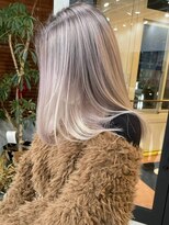 ウェイビーズ(WAVY'S)&nbsp;xブリーチ/イメチェン/ホワイトブロンド/外ハネボブ/美髪/