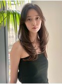 センター分けくびれヘア前髪ロングレイヤー韓国ヘアエモージュ