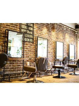 【非日常的な空間に。】店内はユーロヴィンテージテイストなインテリアや、素材感までこだわっています。