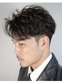 ビジネスサイドパートかき上げヘアスパイラルパーマ黒髪大人ヘア
