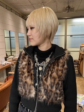 リンネ(Lin'ne) 顔まわりのレイヤーがポイントウルフショート