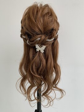 アヴソリューク(Absoluk) ハーフアップ