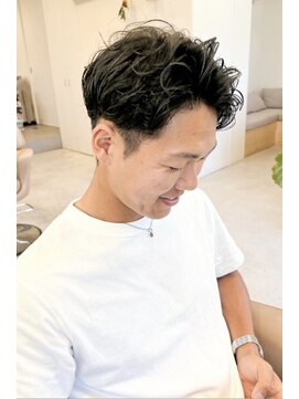 イーズ 鎌倉(e's) 《e'sイーズ鎌倉》くせ毛のようなナチュラルなメンズパーマ