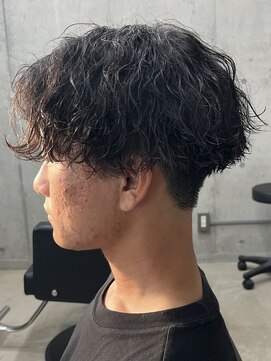 フイ 代々木(Hui) メンズ/アップバング/ツーブロックマッシュ/束感ショート波巻き