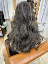 小顔 ネビージュ　グレージュハイライトカラー◎