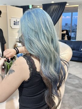 エアー 青山(AIR) ペールブルーグラデーションカラー水色ロングレイヤーカット