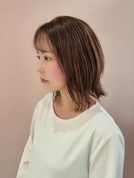 ウォーターリリー 川西店(Water Lily) ミディアムレイヤー×白髪ぼかしカラー４０代５０代６０代