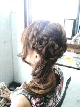 トータルビューティーステラ(TOTAL BEAUTY STELLA) 編み込みクラシカルシニョン