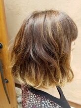 アルスヘアブランド(ALUS HAIR BRAND) ブリーチオンカラーの揺る巻きスタイル