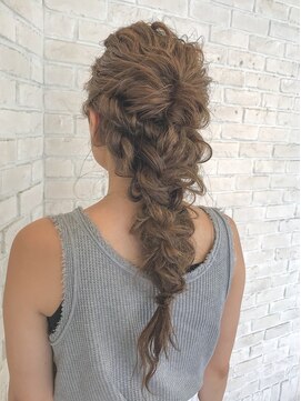 ハウス(HAUS.) ヘアアレンジ　×　編みおろし