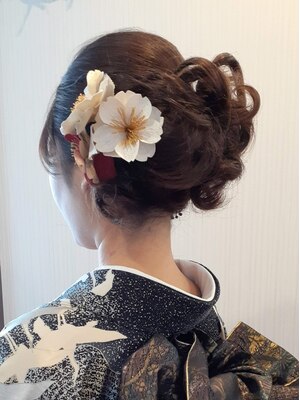 思い出に残る大事な日の着付けとヘアセットは当店にお任せ☆プロによる高い技術で華やかに♪