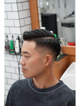 バーバーショップ ノア 2nd(BARBERSHOP NOR) 七三分け サイドパート スキンフェード