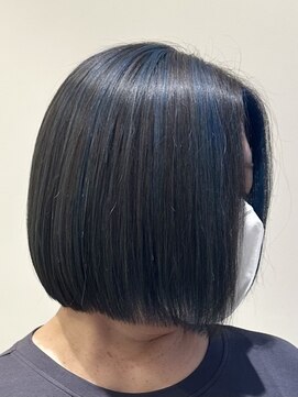 ルイ(ROUIS produced by LUCK 津田沼) ROUIS 津田沼 ネイビーブルーハイライト/大人ボブ/白髪ぼかし