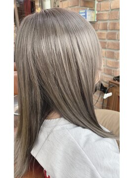 ハイトーングレージュ