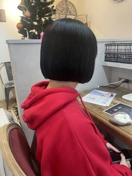 ウィ 立川(Oui) 【HIROMU】ミニボブ/切りっぱなし/ブルーブラック/内巻き