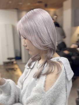 Giselle 栄/矢場町 【ジゼル】【８月上旬NEW OPEN（予定）】 ☆玉腰☆ホワイトシルバー【名古屋/栄/ブリーチ/ハイトーン】