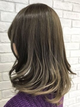 ミーティア バイ クアトロ(Meteor By QUATRO) プラチナアッシュ