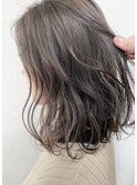 ナチュラルアッシュベージュ×伸ばしかけミディ