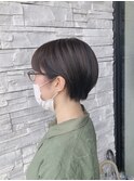 耳かけ襟足スッキリくすみベージュショート