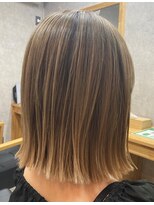 メルト(MELT)&nbsp;切りっぱなしボブカット　グレージュカラー