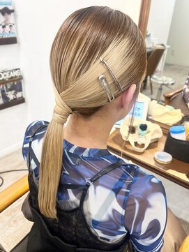 マリアバイアフロート(Maria by AFLOAT) 【山田】バレイヤージュミルクティーベージュタイトローポニー