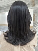 透明感 グレージュカラー くびれヘア【肥田亜沙美】