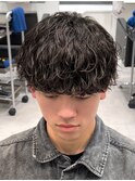 マッシュパーマ黒髪波巻きスパイラル刈り上げツーブロック韓国