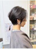 束感ハンサムショート　耳掛けひし形小顔丸みショートボブ横浜