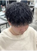 ツイストスパイラルパーマ刈り上げ眉毛黒髪マッシュ