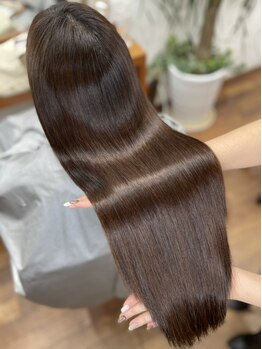 イリス 茨木店の写真/【本格髪質改善】本格トリートメントで髪の芯から溢れる輝きを。一人ひとりに合わせたオーダーメイドケア♪