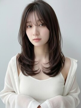 ティファ 栄(Tiffa) ダークトーン×セミロングレイヤー。クールに魅せる洗練ヘア