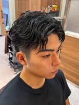 トラスト ザ バーバー 東京駅日本橋店(TRUST the Barber) センターパート/フェザーパーマ/メンズカット