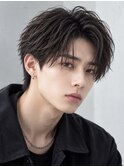 束感センターパート毛流れフェザーショート