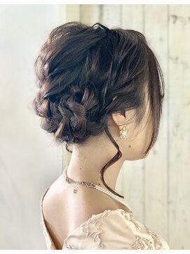 ティエル(Tieru) 編み込みアレンジ