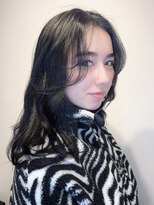 アンサム リリー(UNSOME Lille)&nbsp;グレーが入ったブラックヘア/顔周りレイヤー