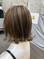 コワファーストナガサキシャンプーボーイ(COIFF1RST NAGASAKI SHAMPOO BOY)&nbsp;コントラストハイライト×ベージュ×切りっぱなしボブ