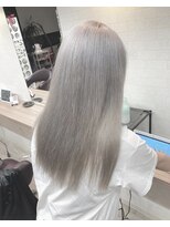 コワファーストナガサキシャンプーボーイ(COIFF1RST NAGASAKI SHAMPOO BOY)&nbsp;ブリーチ2回 ホワイトグレー