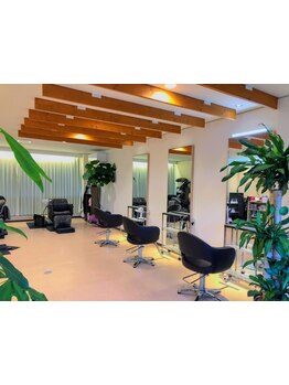 スタイリストの施術で美意識の高い大人女性も納得の仕上がり♪