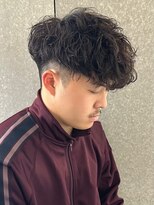 ヒュイル バイ ニアウ(Hwyl by Niau) スペインカールメンズカットパーマスパイラルパーマツイスト