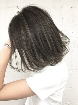 ロゼ 甲子園口(Rose) 【ROSE】細めハイライト＿白髪ぼかし＿ボブ