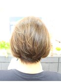 襟足を絞ったくせ毛ショート
