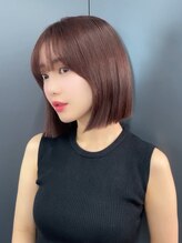 ボブスタイルの中でも特に人気の【切りっぱなしボブ】×【サイドバング】