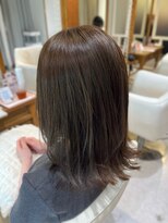 スペックホルダーミミ(Spec Holder mimi) 暗めカラーグレーベージュ×外ハネ9.12