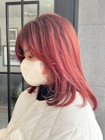 メゾン アヴァロ(Maison Avallo)&nbsp;ピンクレッドのミディアムヘア