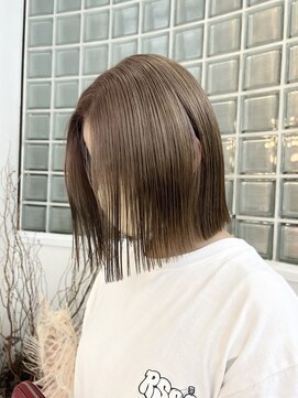 ロマーリ(LOMARLIE) ぷつっとボブ×ミルクティーベージュ