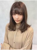 ミディアムレイヤー_ グレーベージュレイヤーロング前髪パーマ