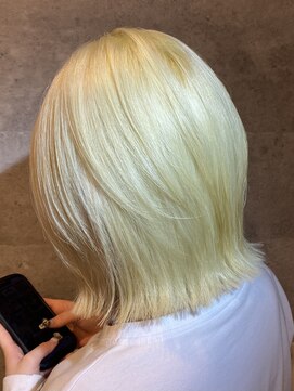 キャラ シャローネ 池袋(Chara Chalone) 外はねくびれスタイル/抜きっぱなしブロンドスタイル