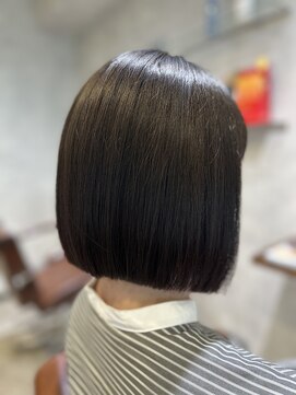 エスト(est) 切りっぱなしボブ　暗髪/白髪染め　【新宿/美容室/髪質改善】