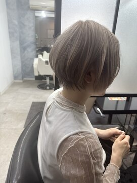 モノ アンド イニ(Mono & inni) マッシュショートハイトーン